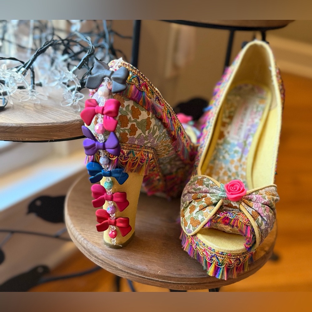 Hand-Adorned Women’s Statement Heels in Mardi Gras Krewe of Muses theme, OOAK, 8